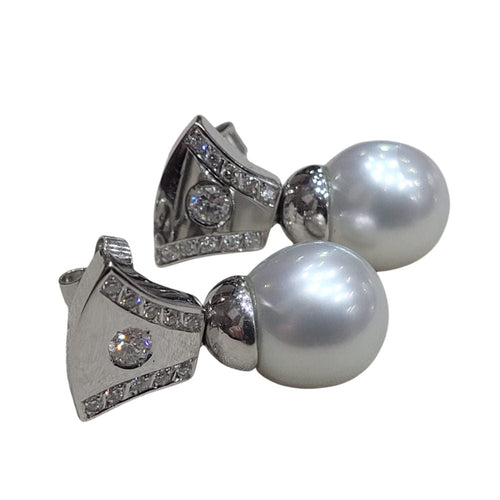 Boucles d'oreilles Boucles d'oreilles en or blanc, perles et diamants 58 Facettes T325