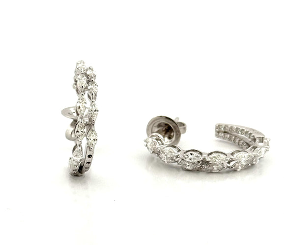 Boucles d'oreilles Créoles en or blanc 18 carats et diamants navettes 58 Facettes