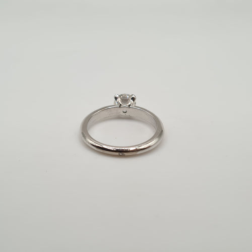 Bague 49 Solitaire or blanc serti d'un diamant 58 Facettes