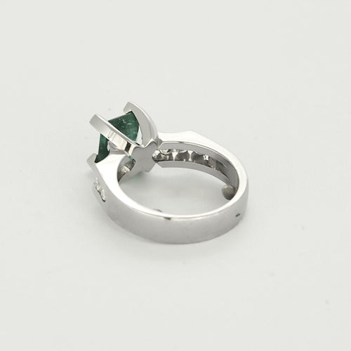 Bague 44 Bague moderniste or gris, émeraude et diamants 58 Facettes DADB-19