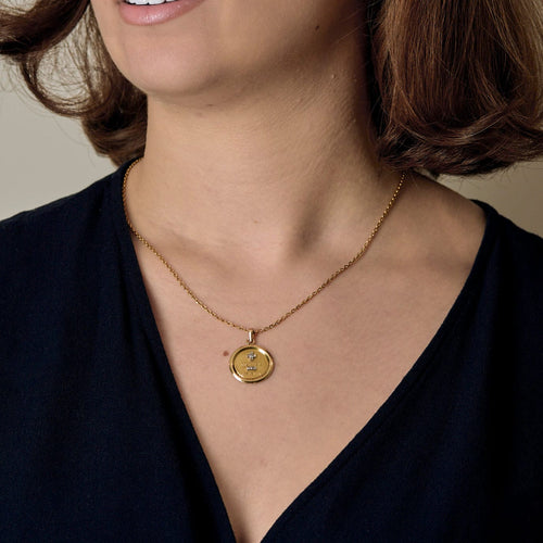 Pendentif AUGIS - Médaille d'Amout en or jaune et diamants 58 Facettes BLO0462X2