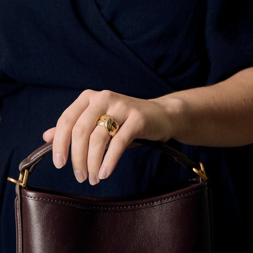 Bague 51,5 Bague en or jaune à motif noeud stylisé ciselé 58 Facettes MON1102