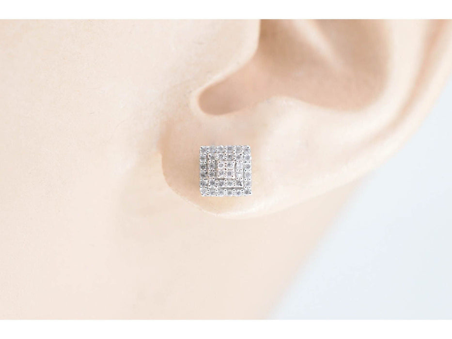 Boucles d'oreilles Boucles d'oreilles entourage en or blanc avec diamants 58 Facettes 2023