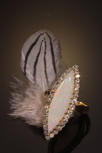Bague 55 L'élégance victorienne : le chef-d'œuvre de la bague en opale et diamant de 1880 58 Facettes 16054-0031
