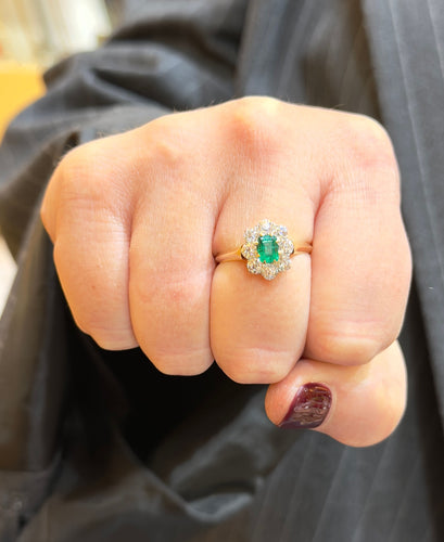 Bague 60 Bague marguerite en or 18 carats émeraude et diamants naturels 58 Facettes