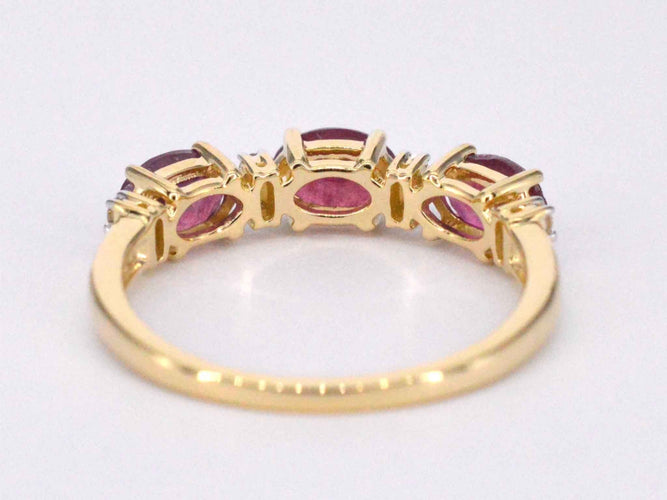 Bague Bague en or avec diamants et rubis 58 Facettes 2125
