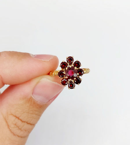 Bague 54.5 Bague marguerite vintage or rose et grenats 58 Facettes A05833