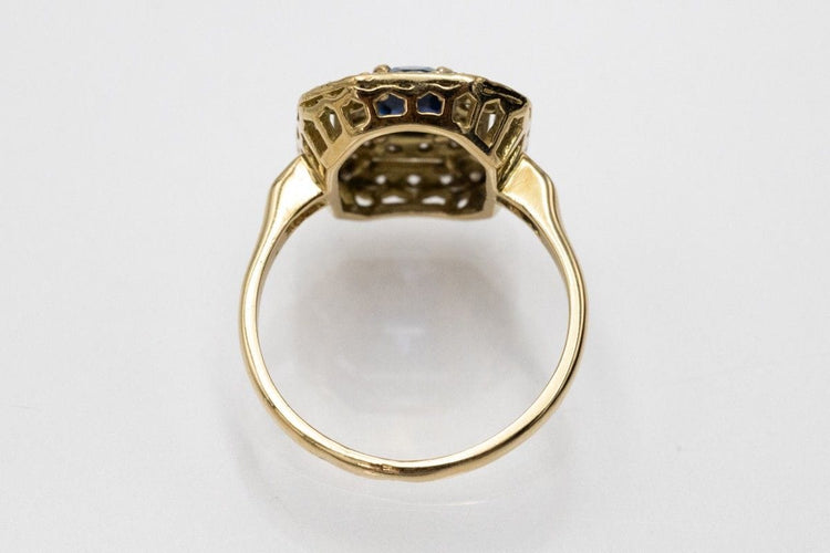 Unique yellow gold ring with an oval sapphire and diamonds 58 Facettes 11262