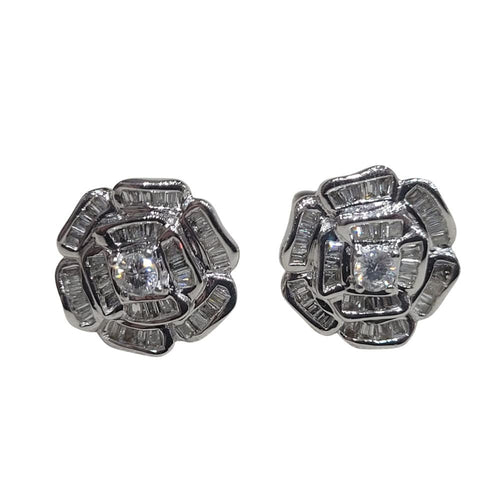 Boucles d'oreilles Boucles d’oreilles fleur en or blanc 18k et diamants 58 Facettes PE413