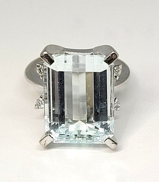Ring Aquamarine and diamond cocktail ring 58 Facettes