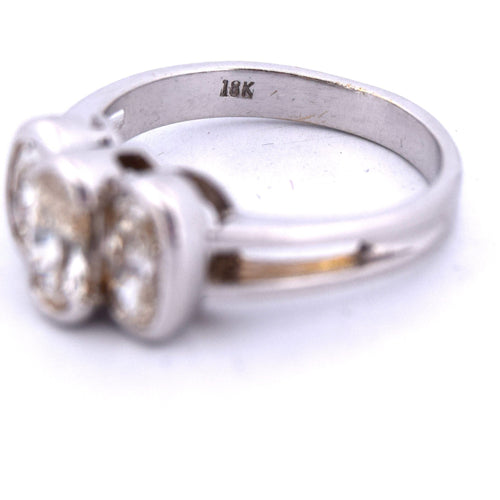 Bague 52 Bague en or blanc, diamants ovales, années 1950 58 Facettes