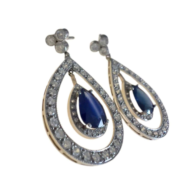 BOUCLES D'OREILLES EN PLATINE DE STYLE ART DÉCO AVEC DIAMANTS ET SAPHIR DE 1,60 ct