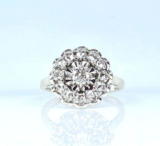 Bague 54 Bague marguerite en or blanc, platine et diamants 58 Facettes AB625