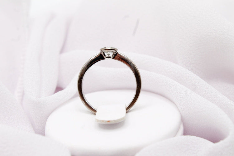 Bague Bague solitaire serti clos or blanc et diamant 0,35 ct G VS 58 Facettes 240328