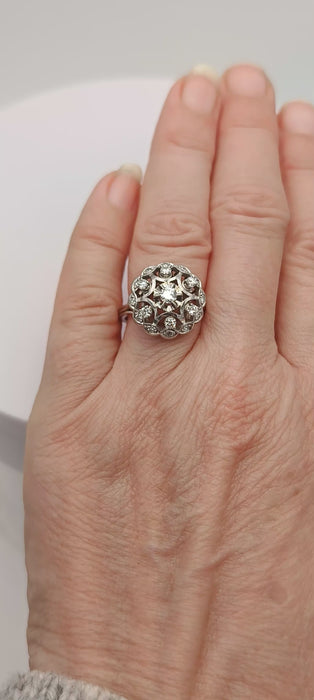 Bague vintage en platine ornée de diamants