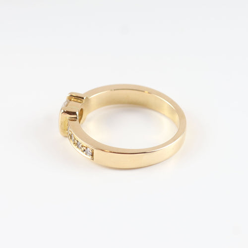 Bague 55 Bague solitaire en or jaune 18 carats avec diamant central et diamants latéraux 58 Facettes 131645