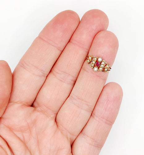 Bague 50 Bague victorienne or rose 18k rubis et perles (circa 1880) 58 Facettes A05279