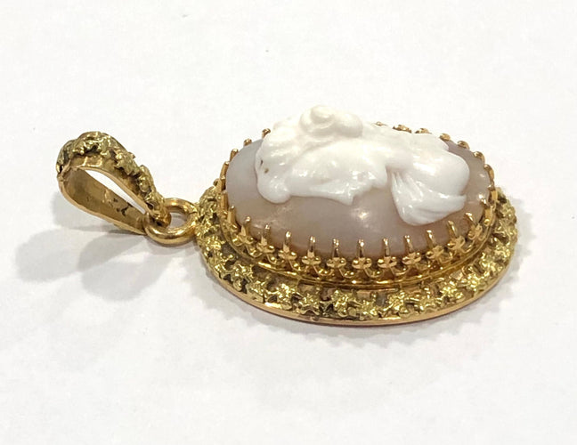 Pendentif Pendentif camée or jaune 58 Facettes