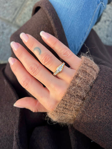 Bague 50 Bague or jaune, diamants en chute 58 Facettes