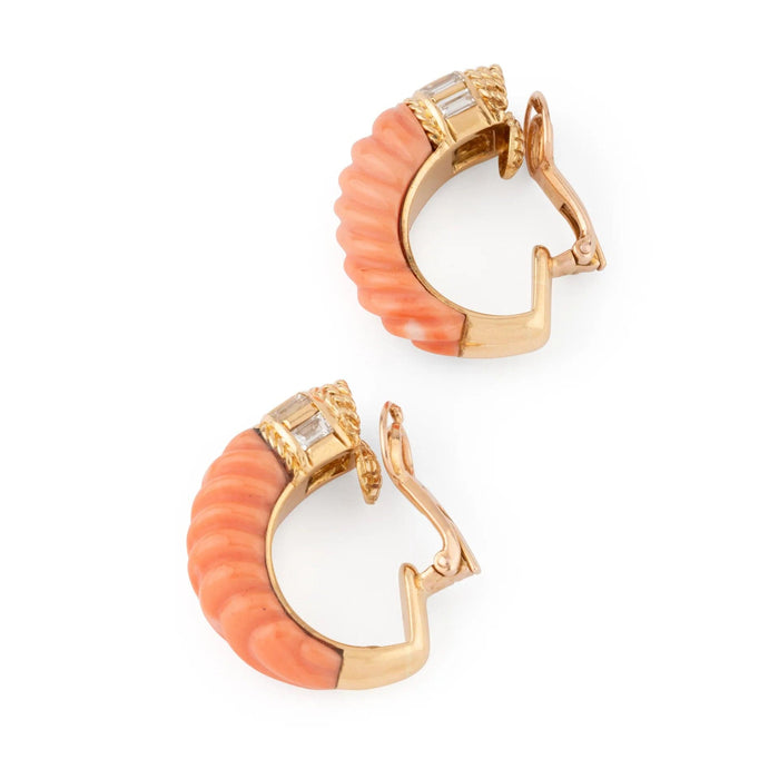 Bague Boucheron - Paire de boucles d'oreille en Corail et diamants baguette 58 Facettes 1