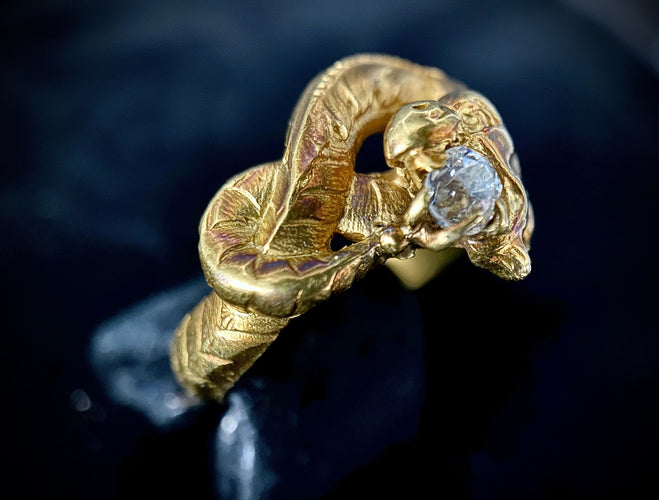 Bague 59 Bague solitaire Néo Gothique figurant une tête de chimère 58 Facettes
