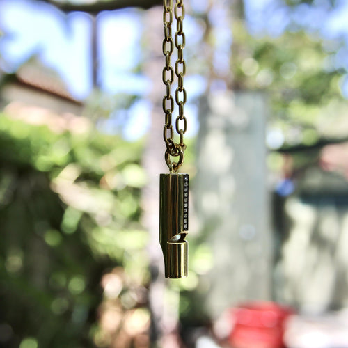 Pendentif Pendentif sifflet en or jaune avec diamants 58 Facettes A2003S