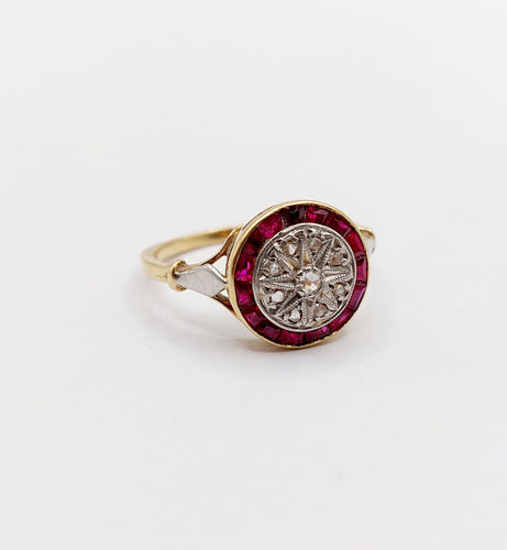 Bague 50 Bague cible Art déco en or 18k, diamant taille rose et rubis calibrés 58 Facettes A06428