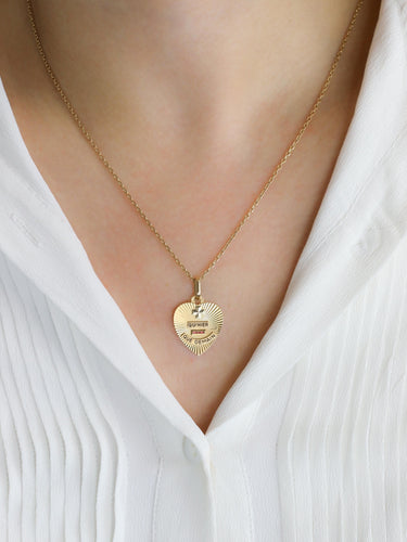 Pendentif AUGIS - Médaille amour cœur "Plus qu'hier moins que demain" or jaune rubis 58 Facettes 1128.4