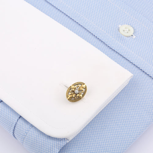 Boutons de manchettes anciens feuilles de chêne et diamants en or jaune 18 carats 58 Facettes BM10