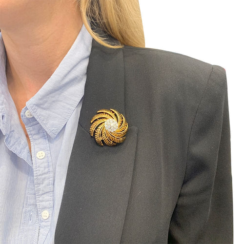 Broche Broche Cartier en or jaune et diamants. 58 Facettes 31850