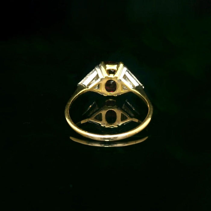 Bague 51 Bague or jaune, rubis et diamants. 58 Facettes