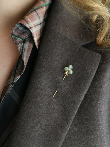 Épingle à cravate trèfle œil de chat en or jaune 58 Facettes 1168.2