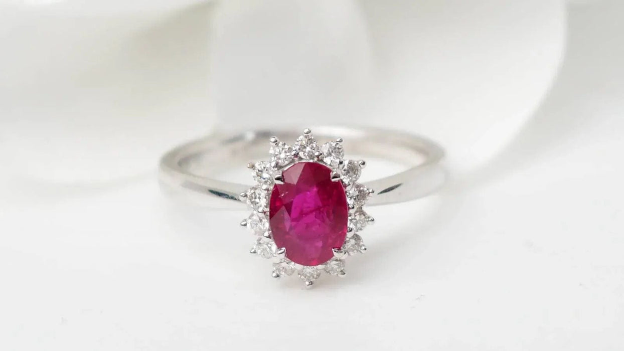 Bague 54 Bague marguerite or blanc, rubis ovale, diamants 58 Facettes 32240