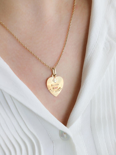 Pendentif AUGIS - Médaille amour cœur "Plus qu'hier moins que demain" or jaune rubis 58 Facettes 1128.4