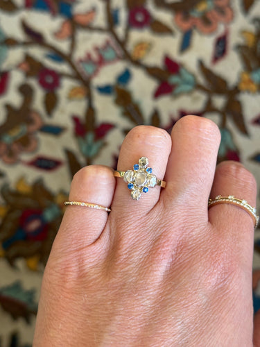 Bague 55.5 Antique yellow gold, diamond and sapphires ring 58 Facettes