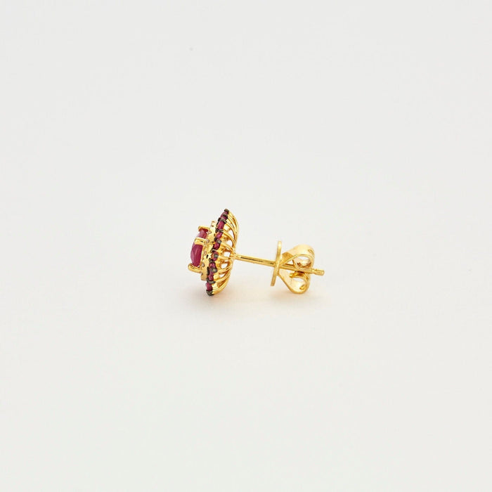 Boucles d'oreilles Paire de boutons d'oreilles en or jaune rubis, saphirs roses et diamants 58 Facettes