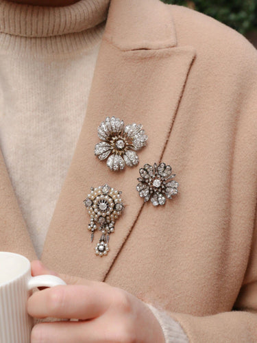 Broche Broche fleur ancienne or argent diamants taille ancienne 58 Facettes 339