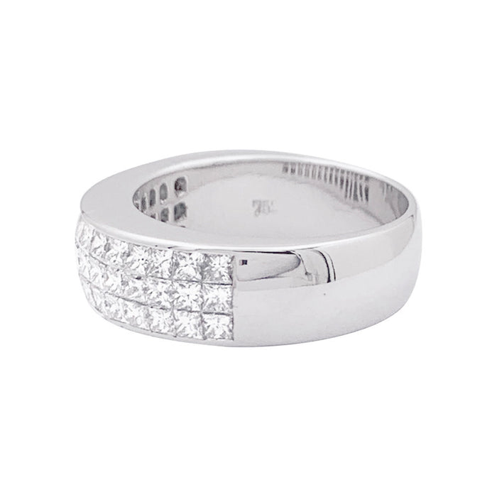 Bague pavage or blanc, diamants princesse.