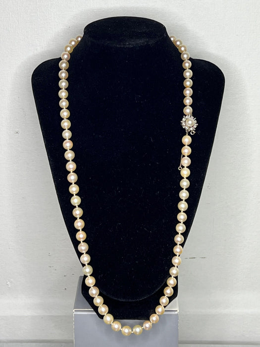 Collier Superbe Collier 70 perles de culture blanches Akoya, 8 Diamants 67 Cm 58 Facettes