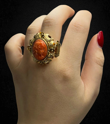 Bague 65 Bague de style baroque, avec camée corail 58 Facettes