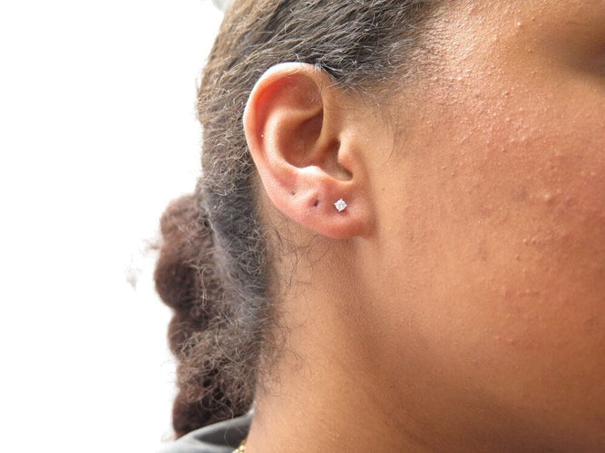 Boucles d'oreilles puce boucle d'oreille VANRYCKE valentine diamant 0.11 ct or blanc 18k 58 Facettes 266429