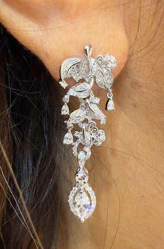 Boucles d'oreilles Boucles d’oreilles pendantes or blanc et diamants 58 Facettes