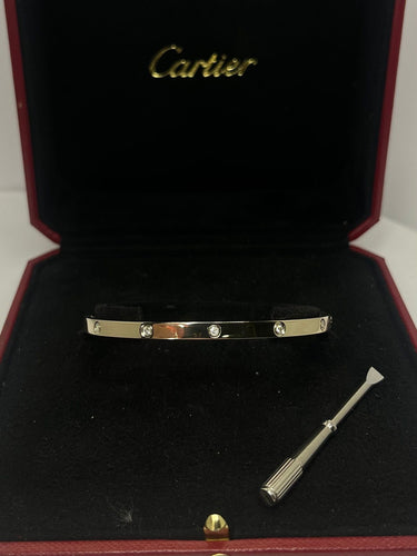 Bracelet Bracelet petit modèle Love Cartier or blanc et 10 diamants 58 Facettes 00056302