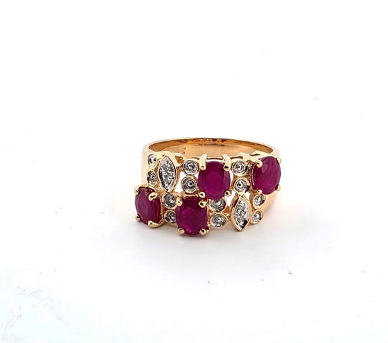 Bague vintage en or jaune 18 carats avec rubis et diamants