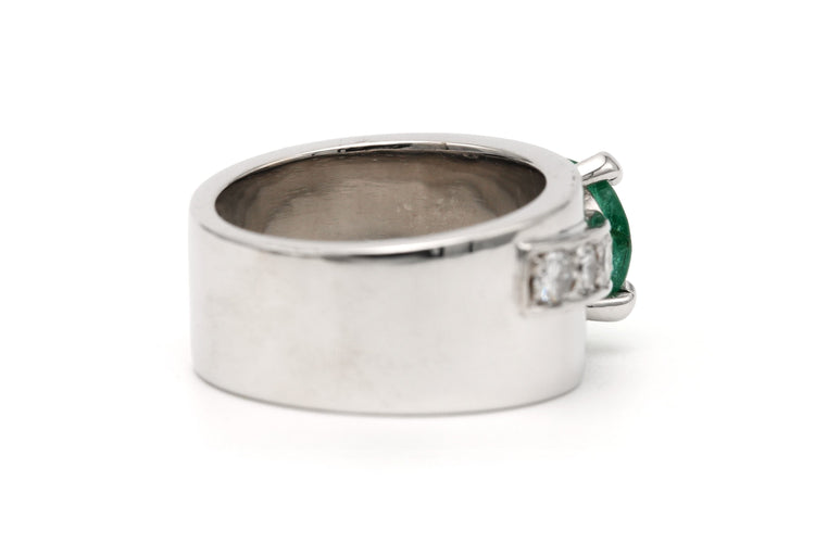 Bague 57 Bague contemporaine sertie d’une émeraude en or blanc 18k et diamants 58 Facettes 23248