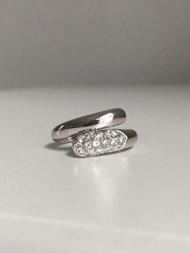 Bague 50 Bague BVLGARI modèle Astrea en or blanc 18K et diamants 58 Facettes