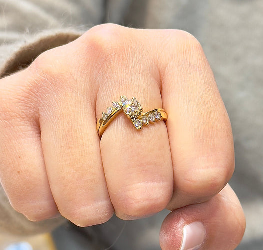 Bague 54 Bague croisée en or jaune 18 carats et diamants 58 Facettes