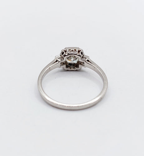 Bague 53 Bague solitaire Art déco en platine, diamant 0,80 carat et diamants baguettes 58 Facettes A06520