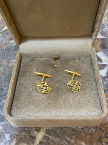 Boutons de manchettes anciens feuilles de chêne et diamants en or jaune 18 carats 58 Facettes BM10