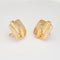 Boucles d'oreilles Grandes boucles d'oreilles à clip carrées sculptées en or jaune des années 80 58 Facettes G14097